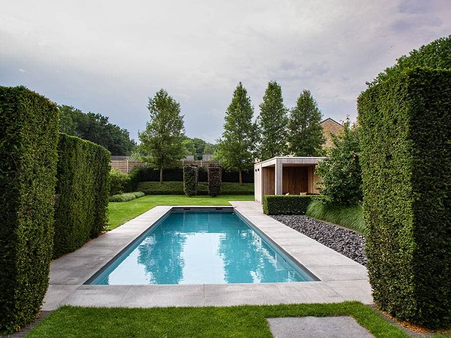 Sfeervolle villa tuin met zwembad