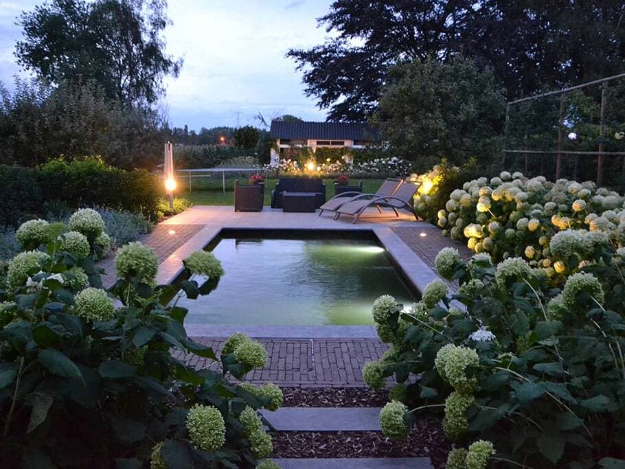 Tuin met inox zwembad, minipool of spiegelvijver