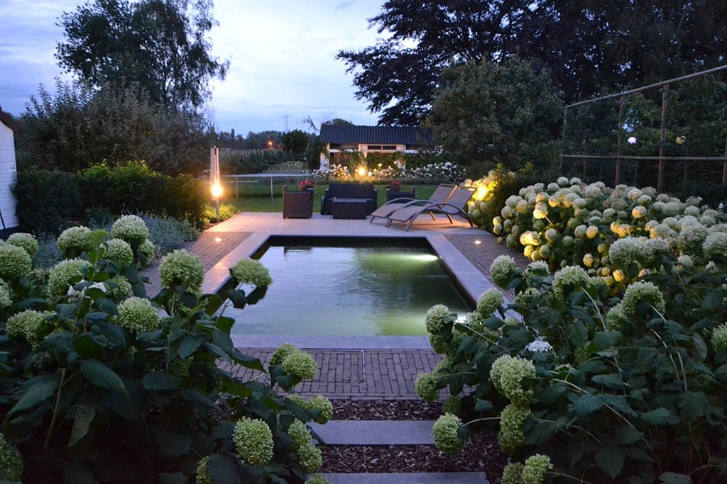 Tuin met inox zwembad, minipool of spiegelvijver